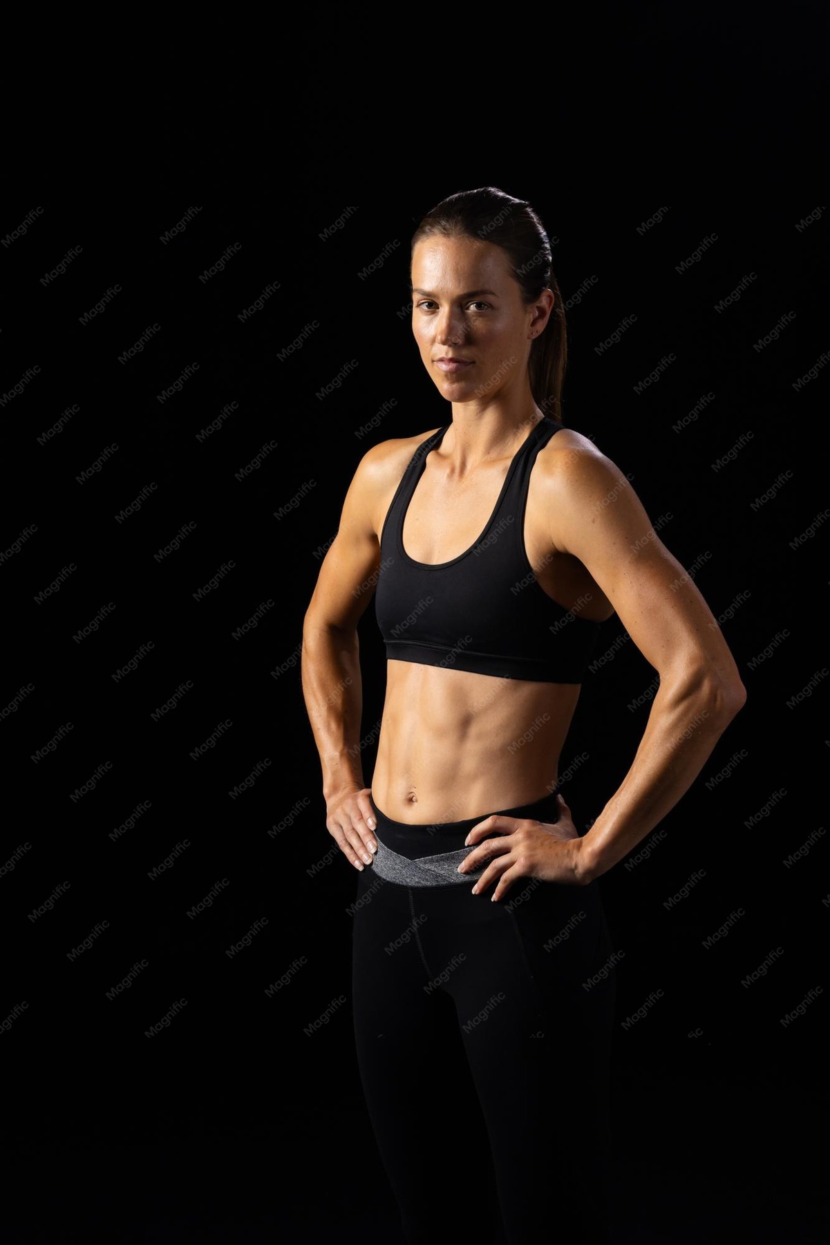 Personal trainer acompanhando uma sessão individual